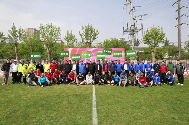男子赛场上